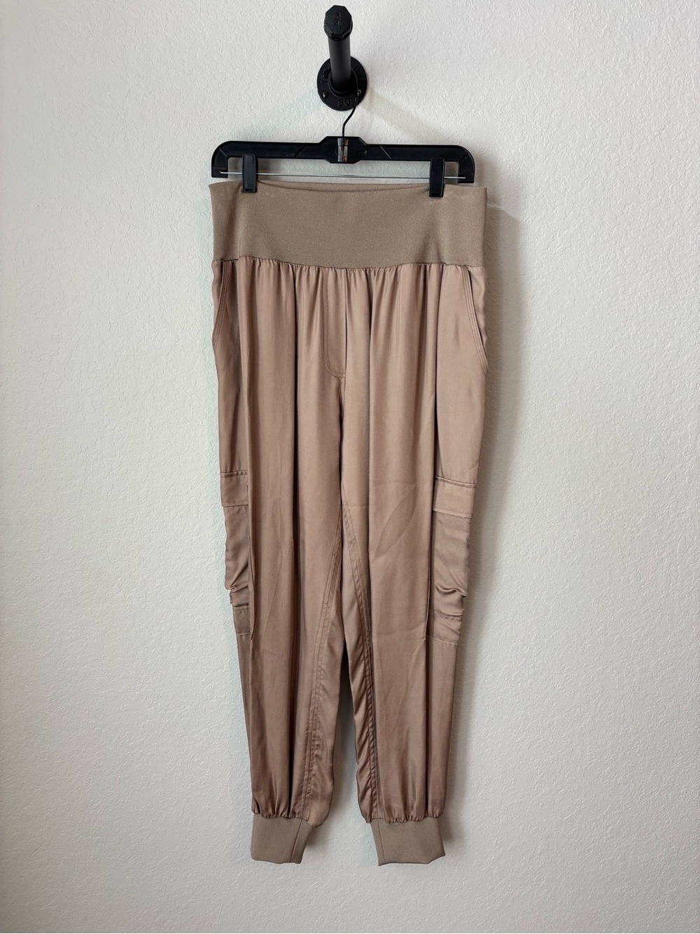 NWT Cinq à Sept Giles Khaki Cupro Cargo Jogger Pants Size XL - Picture 8 of 11